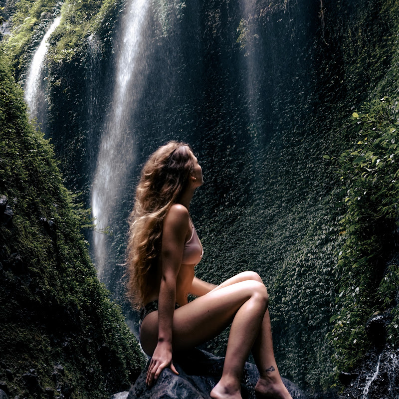 Valerie - Adventure Travel & Raw Moments