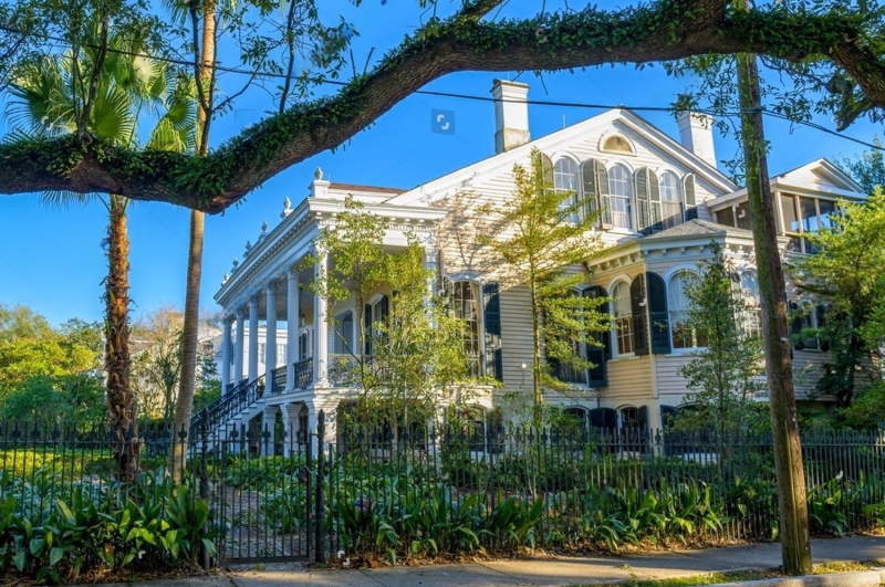 New Orleans street party, Cinco de Mayo celebration, colorful decorations, people dancing, vibrant street scene, festive atmosphere, Creole architecture}