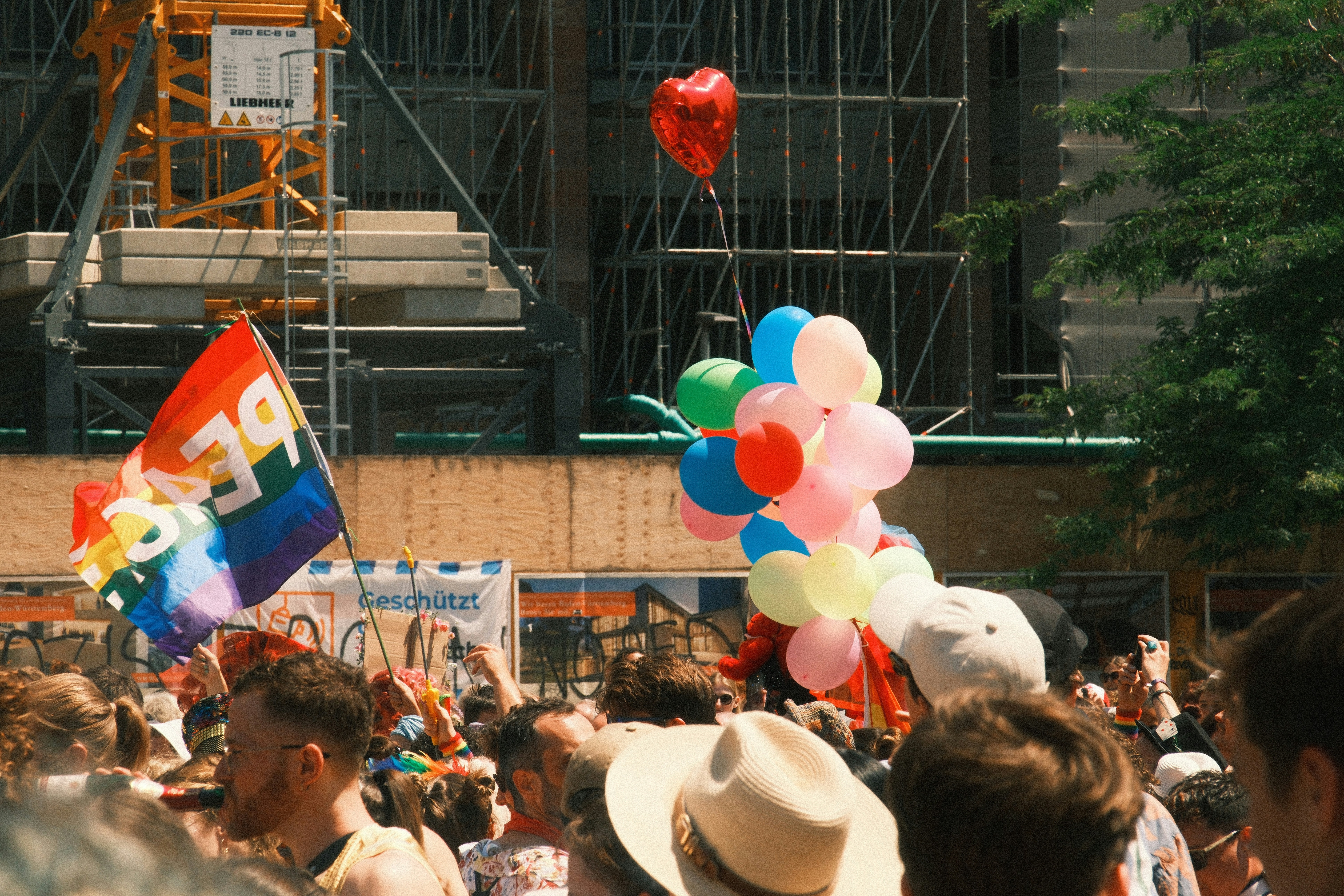 NYC Pride Parade route map, Manhattan, 5th Avenue, Christopher Street, start point, end point, viewing locations}