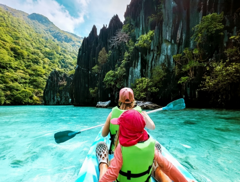 family picnic, scenic mountain overlook, Great Smoky Mountains, laughing, casual, affordable travel, hazy blue ridges