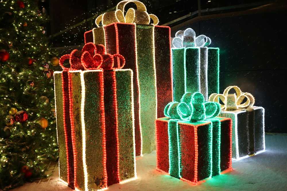 family with kids, packing car for holiday trip, station wagon with wreath, snowy driveway, excited children