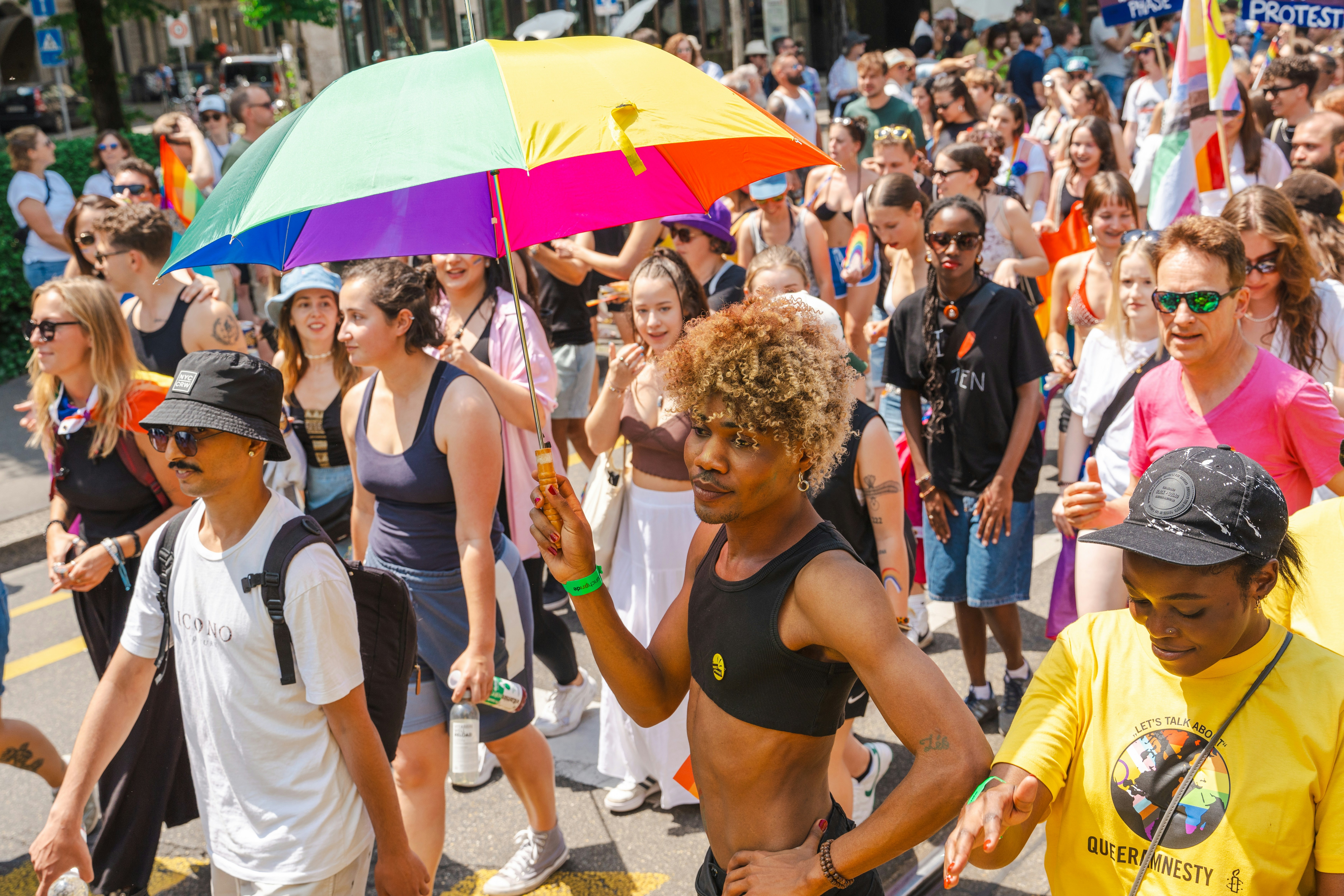 Pride Parade survival tips, what to pack, arrive early, public transit, stay hydrated, meeting point, NYC}