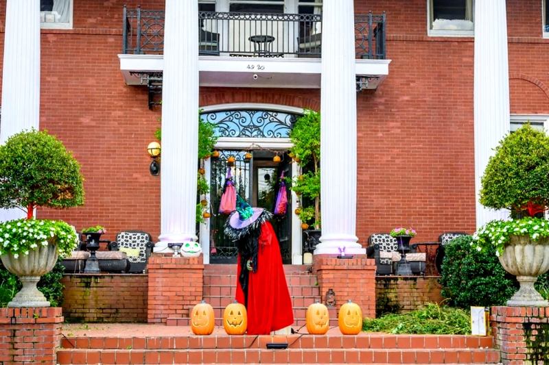 St. Louis Cemetery No. 1, New Orleans, above-ground tombs, Marie Laveau, Voodoo, historic cemetery, Spanish moss}