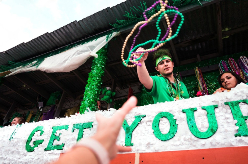 parade survival kit, what to pack, checklist, sunscreen, water bottle, portable charger, reusable bag, comfortable shoes}