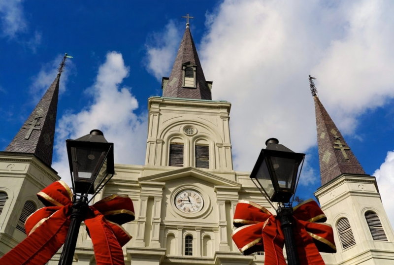 Réveillon dinner, New Orleans cuisine, fine dining, holiday feast, Creole food, oyster gumbo, elegant table setting}