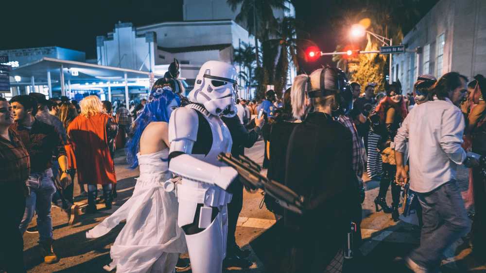 Winchester Mystery House, strange architecture, Victorian mansion, spooky exterior, historical building, San Jose landmark, eerie}