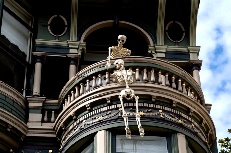 San Francisco Halloween guide, safety tips, transportation map, costume layering, what to wear, event checklist, travel infographic}