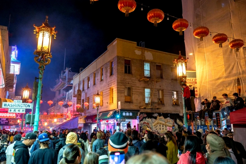 Golden Dragon, Gum Lung, Chinese New Year SF, illuminated, puppeteers, night parade, close-up, motion blur}