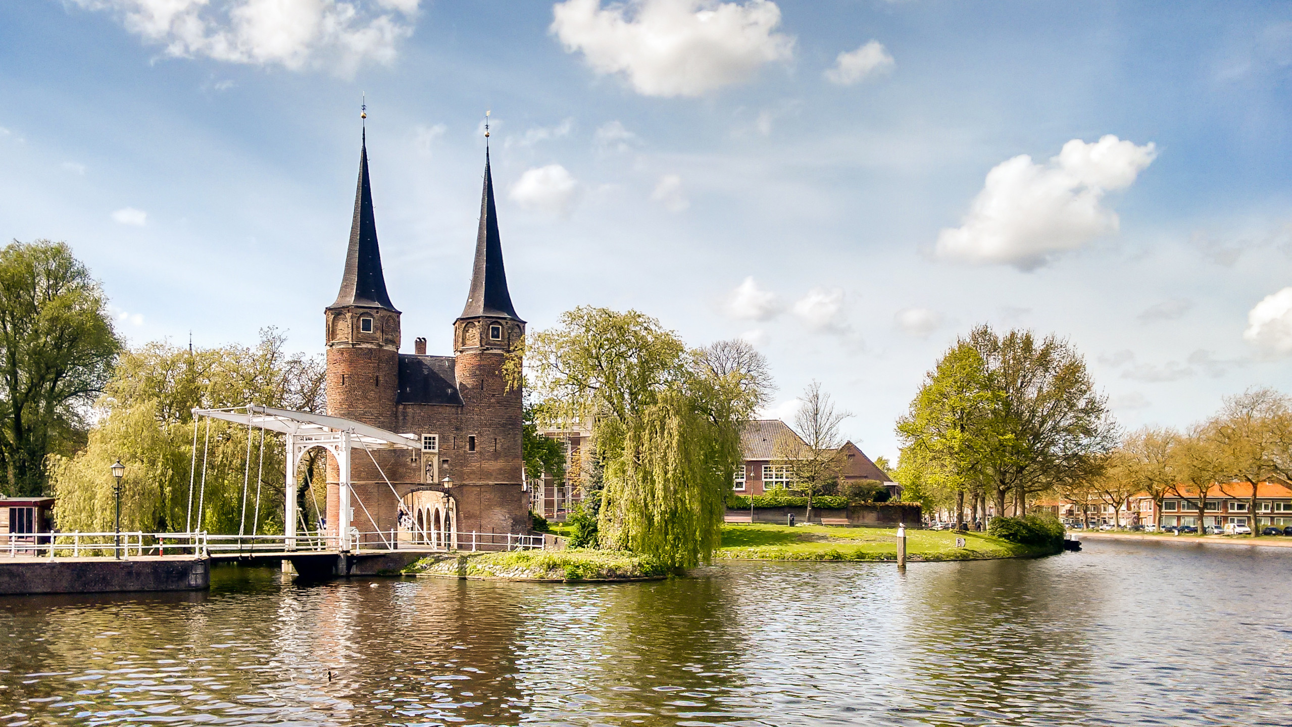 Netherlands Travel Guide: Amsterdam, Canals, and Beyond