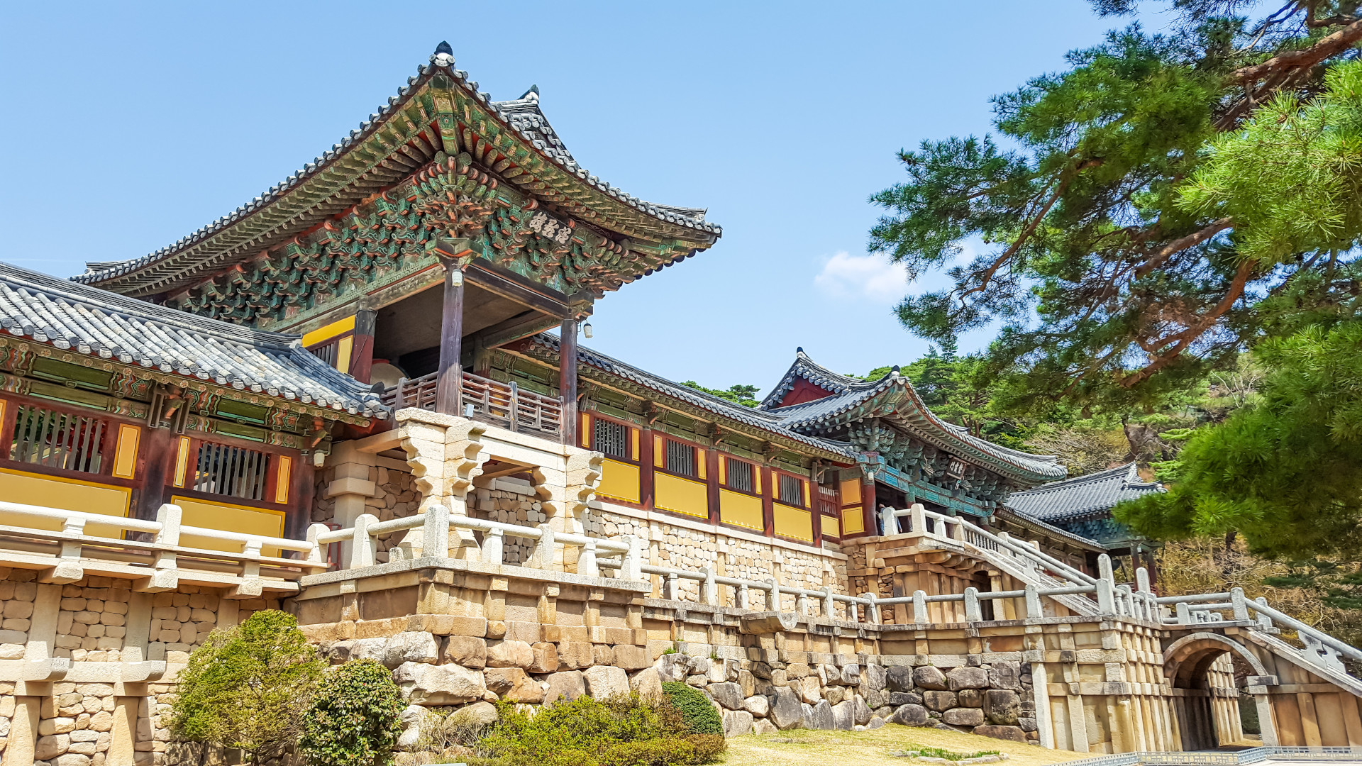 South Korea Travel Guide: Seoul, Temples, and K-Culture