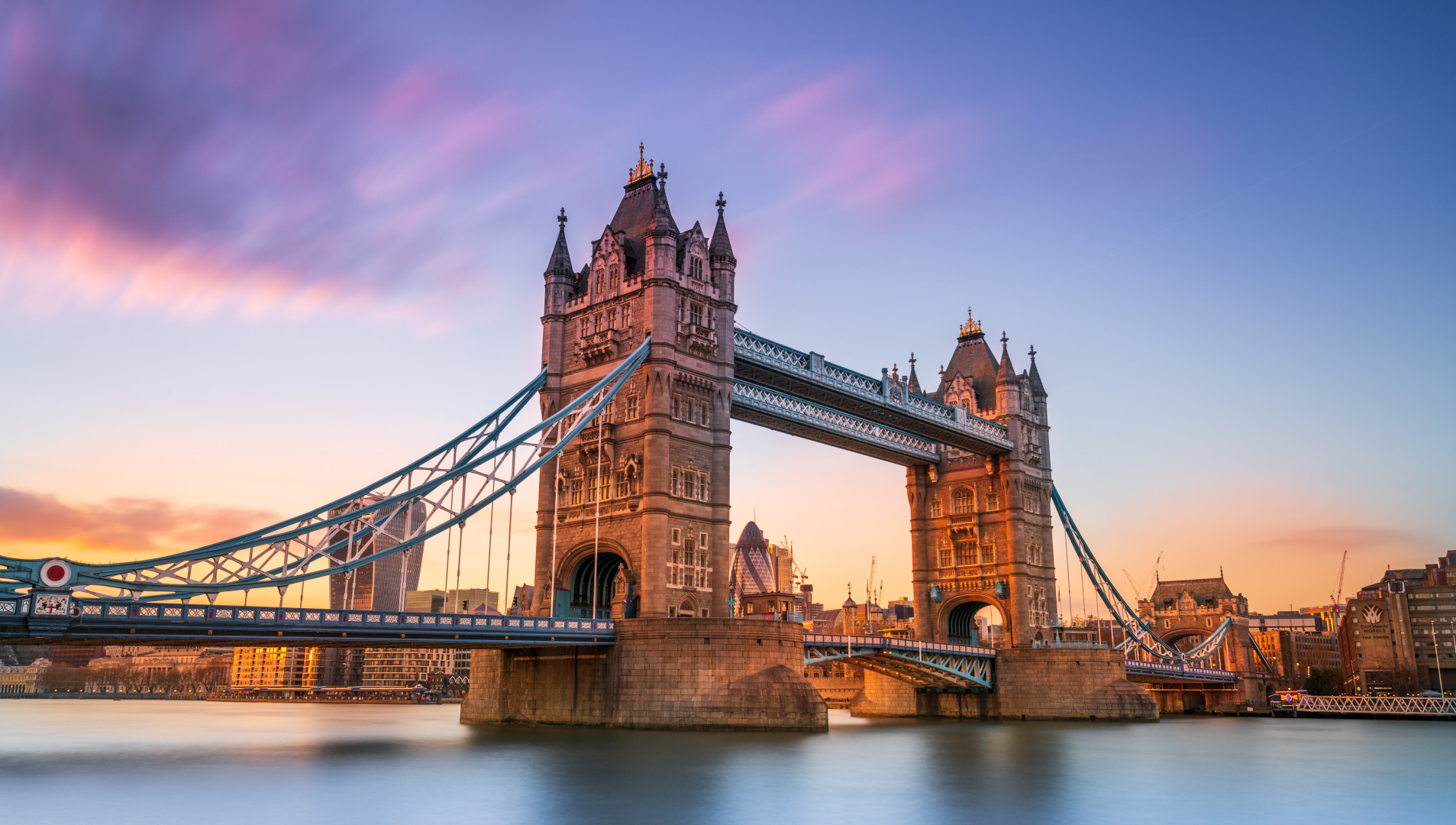 United Kingdom Travel Guide: London, Scotland, and the Countryside
