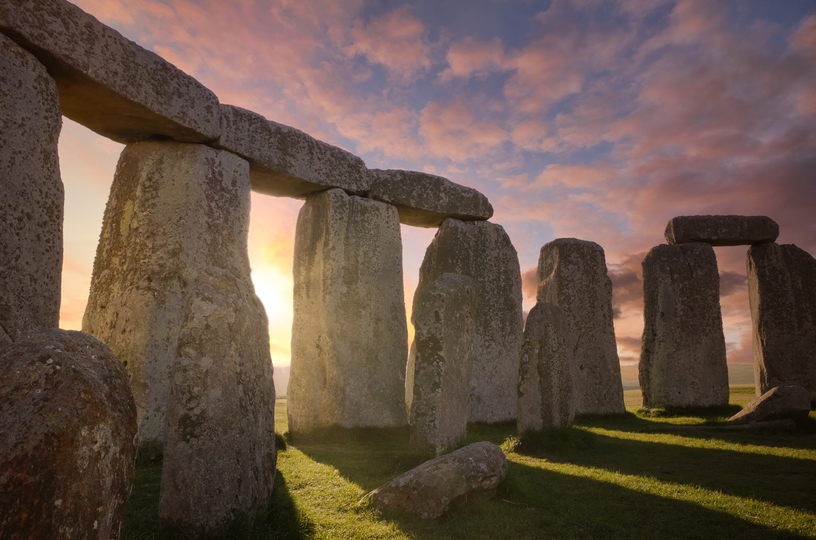 United Kingdom Travel Guide: London, Scotland, and the Countryside