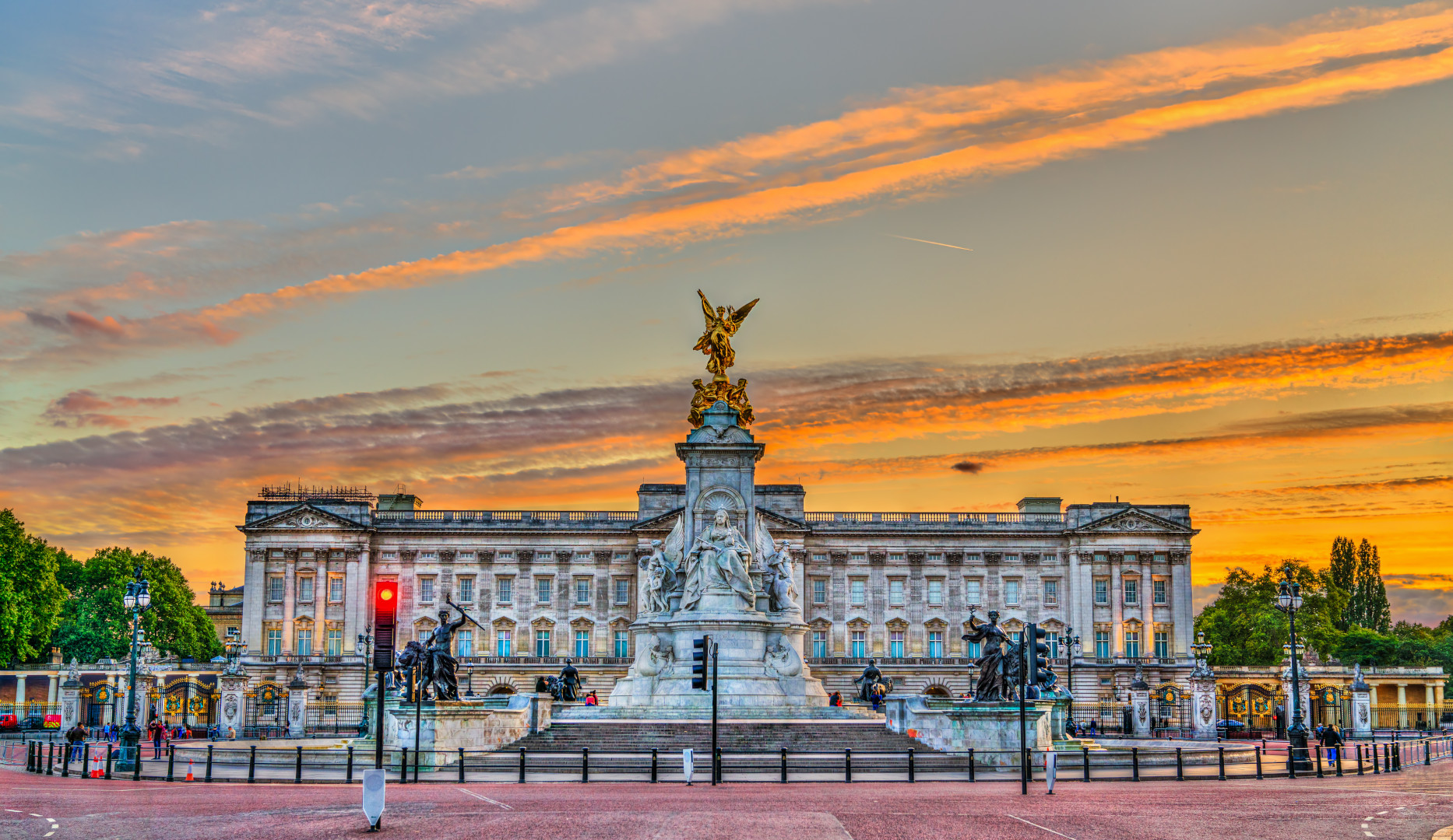 United Kingdom Travel Guide: London, Scotland, and the Countryside
