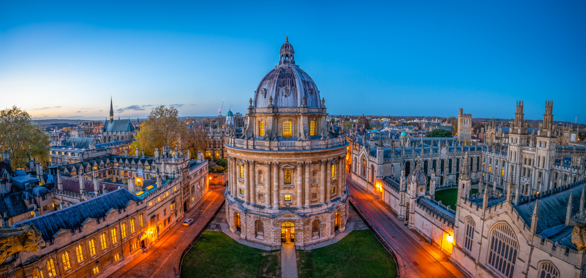United Kingdom Travel Guide: London, Scotland, and the Countryside